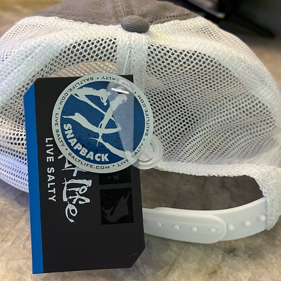 💕HP💕NWT! Salt Life gray trucker hat - adjustable w/logo patch - Picture 2 of 4